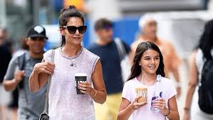 Born two months premature at four pounds, kate noelle holmes made her first appearance on december 18, 1978, in toledo, ohio. Katie Holmes And Suri Take To The Streets After Weeks Of Quarantine Wirewag