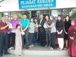 Sri aman division contains two administrative districts: Sri Aman Resident S Office Gives Out Ramadan Porridge Borneo Post Online