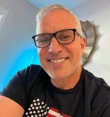 today is my birthday wish me I am 70 year old from Canada 🌹🇨🇦 traveling  to Florida🇺🇸