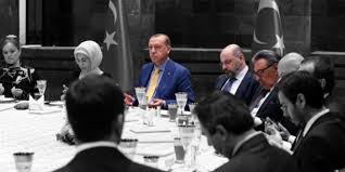 Aile ve sosyal politikalar bakanı fatma betül sayan kaya, evlilik programlarının 'toplumu yozlaştırdığı' görüşünü dile getirdi ve buna izin verilmemesi gerektiğini açıkladı. Yonetiminde Berat Albayrak In Kardesi Var Dogan Grubu D R I Turkuvaz Medya Ya Satiyor