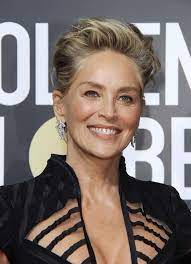 Une Coupe Courte Avec Volume Comme Sharon Stone Cheveux Courts Coupe Courte Avec Frange Coupe De Cheveux
