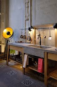 Stein Holz Stahl Kuchen Fur Drinnen Und Draussen Am S Bahnhof Botanischer Garten Berlin Annel In 2020 Kitchen Design Vintage Industrial Furniture Kitchen Inspirations