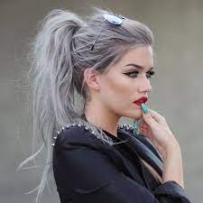 haare tonen dame mit schwarzer jacke und pferdeschwanz haare grau farben haare farben anleitung haarfarben
