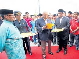 It's that sort of humility that makes him special, that makes dwarves of others. Sultan Ahmad Shah Serah Takhta Selepas Hampir 45 Tahun Pemerintahan