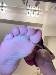 Ri aka Solequeenri OnlyFans - Short clip of your giant goddess noticing a  tiny man on the ground…YOU - Fetish-themed Porn video available for online  streaming on x-fetish.tube