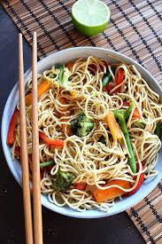 Nouilles Sautees Aux Legumes 20min Max Nouilles Sautees Aux Legumes Recette Asiatique Nouilles Sautees