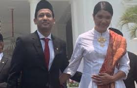 Dari pernikahannya ini, mereka pun dikaruniai anak yang diberi nama solara. 3 Alasan Jokowi Pilih Nadiem Makarim Sebagai Mendikbud Tekno Tempo Co