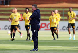 First job at kaizer chiefs season 20/21. Gavin Hunt Delivers Worrying News On Khama Billiat Soccer24