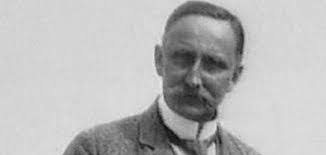 Dennis Rumley's Instagram, Twitter & Facebook