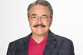 El condutor de ventaneando pedro sola, ha ganado mucha popularidad entre los usuarios de redes sociales debido a los múltiples momentos memorables que ha dado. No Es Broma Pedrito Sola Sera Dj