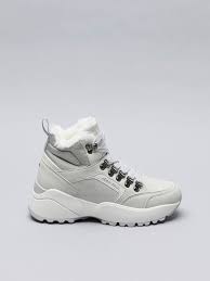 Velg sporty sneakers eller stilige ankelboots eller pumps. Massif Boots Light Grey Jean Paul