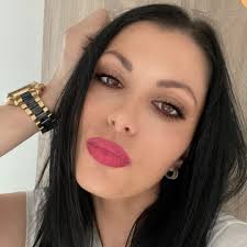 Danijela P Beba djevojcica 6mjeseci 10kg, zabranili su mi slatke kasice  mleko na 4h po 120, u toku noci da dajem vodu umesto mleka, a kazu mora  imat dorucak, rucak, veceru, i