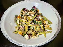 Salade de fleurs et légumes croquants. Recettes Vegetariennes De Coriandre