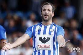 Esbjerg fb har skrevet kontrakt med den hollandske verdensstjerne rafael van der vaart, der tidligere har repræsenteret klubber som real madrid, tottenham og ajax. Eng Esbjerg Fb Rafa