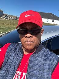 Elliott Reed's Instagram, Twitter & Facebook