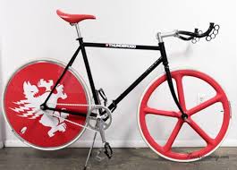 Fixie Love Thunderdog Le Fixie Du Guerrier Urbain Aiguise Comme Une Lame Fixie Noir Pignon Fixe Velo