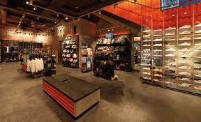 From the street for the street rap legend haftbefehl became a superstar by putting his life on paper without a filter! Uber 60 Laden Auf Einen Schlag Deichmann Bringt Snipes In Die Usa