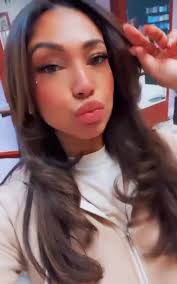 Visiting Adesso the salon will keep your hair as fresh as possible! After  all, who doesn't want healthy, hydrated and shiny hair? 🙋‍♀️✨⁣⁣Our client  had Black Single Process, Long Layers, and her