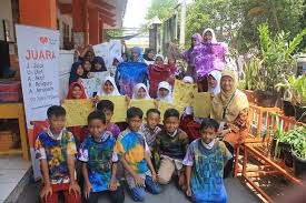 Jadi itulah beberapa motif batik yang mudah digambar untuk anak smp ataupun jenjang sekolah lainnya. Sd Juara Yogyakarta Auf Twitter Sd Juara Yogyakarta Peringati Hari Batik Yang Jatuh Pada Tanggal 2 Oktober 2019 Siswa Kelas 1 3 Mewarnai Motif Batik Siswa Kelas 4 Membatik Dengan Teknik Jumputan Kelas 5 Ecoprint Dan Kelas
