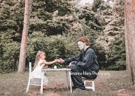 See more ideas about michael myers, scary movies, michael myers halloween. Michael Myers Themed Halloween Shoot Is Cutest Creepiest Of 2020 Gma