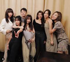  松上廣告合作建案吉祥物  荳荳總是充滿能量，跑來跳去，對一切充滿好奇 於是荳荳穿了一套黃色蛋蛋裝 Iqku Cwvzclxym