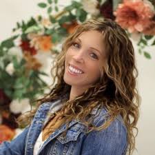 Lindsay Betts (@lindsayraebetts) • Instagram photos and videos