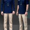 Desain baju lapangan haruslah kamu perhatikan dengan membuat penampilan menarik, untuk kamu yang bekerja di lapangan tentu diberikan seragam khusus dan tentu saja berbeda dengan mereka yang bekerja di kantor. 1