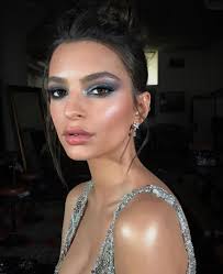 Emily Ratajkowski Blue And Green Smokey Eye Celebrity Makeup Looks Emily Ratajkowski Makeup Celebrity Makeup