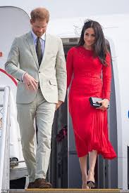 Proof Meghan S Having April Baby Fans Spot Duchess New Diamond Ring Meghan Markle Style Royal Fashion Kate And Meghan