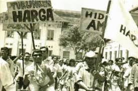 Belanda mengakui kemerdekaan indonesia pada 27 desember 1949, selang empat tahun setelah proklamasi kemerdekaan ri pada 17 agustus 1945. Penyebab Inflasi Setelah Proklamasi Kemerdekaan