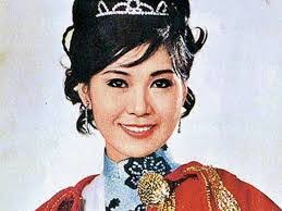 Louise Lee's Instagram, Twitter & Facebook