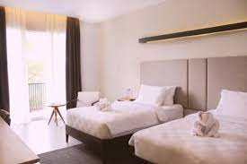 Hotel bintang dua dengan tarif terjangkau ini bisa kamu temukan di jalan kesehatan no. The Balcone Hotel Resort Bukittinggi 2021 Updated Prices Deals