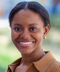 Donna Ennis's Instagram, Twitter & Facebook