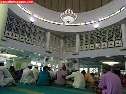 On y trouve entre autres des sièges de sociétés comme lotus. World Beautiful Mosques Pictures