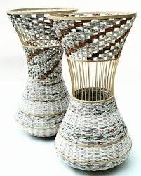 40 Easy Newspaper Craft Ideas To Reuse Those Paper Bundles Goruntuler Ile Kagit Elisi Gorsel Sanatlar Sepetler