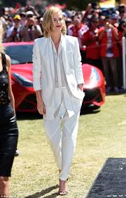 H σαρλίζ θέρον αποκάλυψε πόσα χρόνια έχει να «γνωρίσει άντρα». Na Giati H Charlize Theron Den Prepei Na 3anaforesei Mayra Pote Queen Gr