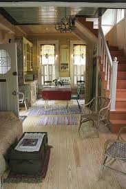 Küçük odalar nasıl daha büyük gösterilir, nasıl dekore edilir küçük oda ve evler için uzmanından püf noktalar ve dekorasyon önerilerine bu yazımızdan ulaşabilirsiniz. Ferah Ev Sevenler Icin Dekorasyon Onerileri Sayfa 7 Salon Haberleri Mini Ev Planlari Kucuk Ev Tasarimi Kucuk Alanlar