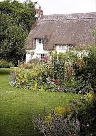 Pin By Evelyn On English Cottage English Cottage Garden English Cottage Cottage Garden