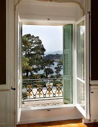 13 Maisons De Legende A Visiter De La Cote D Azur A La Cote Basque Elle Decoration Villa Cote D Azur Cote D Azur Maison