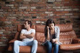 Jangan sampai anda terkecoh dengan sikap pasangan yang dianggapnya setia. 7 Tanda Suami Mulai Melirik Wanita Lain Dari Ganti Penampilan Hingga Kerap Bohong Semua Halaman Grid Health