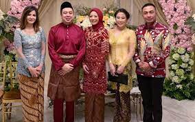 Mantan perdana menteri malaysia najib razak dinyatakan bersalah atas seluruh tujuh dakwaan dalam sidang skandal 1malaysia development tetapi tindak lanjut secara hukum baru terjadi setelah ia kalah pemilu tahun 2018 dan penggantinya mahathir mohamad membuka kembali penyelidikan. Anak Najib Bertunang Dengan Ahli Politik Indonesia Free Malaysia Today Fmt