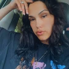 Elisa Deleon's Instagram, Twitter & Facebook