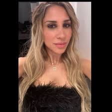 who have you been routing for to end up with Emily? 👀 emilyinparis