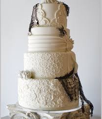 A halloween wedding cake can be literally any but of course most of couples prefer black. Elegant Halloween Wedding Cakes Cakecentral Com