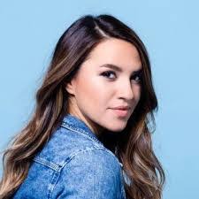 Eliza Bliss's Instagram, Twitter & Facebook