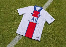 It is predominantly white with a large horizontal navy stripe which sit between two thin ones. Camisa Reserva Do Psg 2020 2021 Nike Mantos Do Futebol