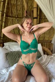 OnlyFans Model in lesbian - FameRegistry.com