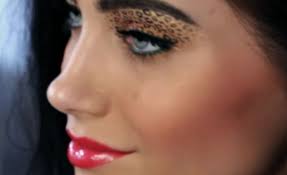 a super easy leopard eye makeup for