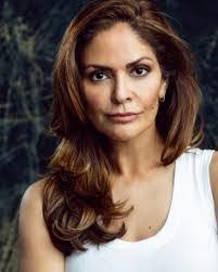 Farah White's Instagram, Twitter & Facebook