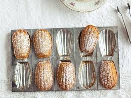 La Recette Des Madeleines Hyper Moelleuses En Video Avec Images Recette Poire Recette Recettes De Cuisine